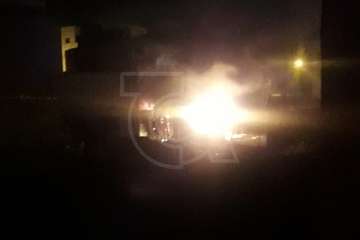 Última Hora: Incendio en un solar lleno de maderas próximo a la plaza de Punto Fielato (Telde)/Inma Perera.